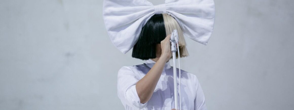 Sia se confie après la controverse sur son film : « J’étais suicidaire, j’ai rechuté » !