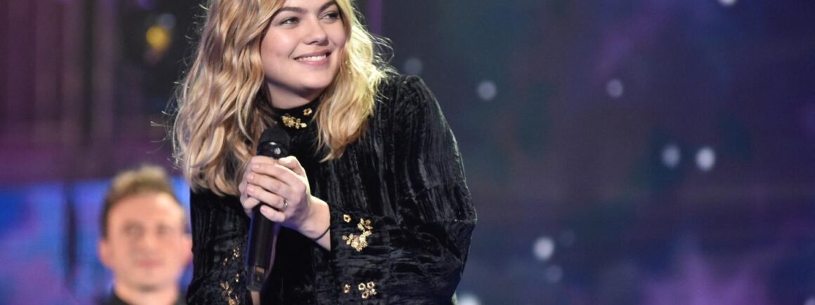 Louane annonce les premières dates de sa tournée pour 2022 ! 