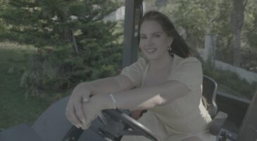 Lana Del Rey de retour, elle s'éclate dans le clip de Blue Banisters (VIDEO)