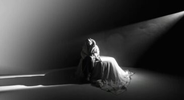 Zoe Wees nous partage sa peine dans dans Hold Me Like You Used To (VIDEO)