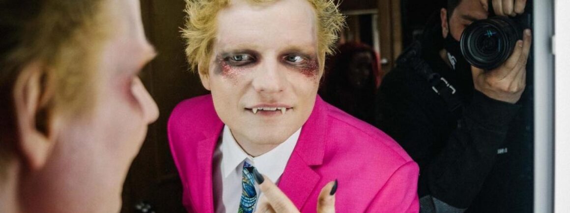 Suivez la transformation d’Ed Sheeran en vampire dans les coulisses de son dernier clip (VIDEO)
