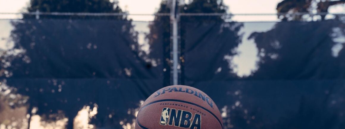 Bienvenue Chez Clément – Afterwork Europe 2 : Pourquoi les ballons de basket sont de couleur orange ?