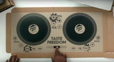 Insolite : Le carton Pizza Hut qui se transforme en table de DJ