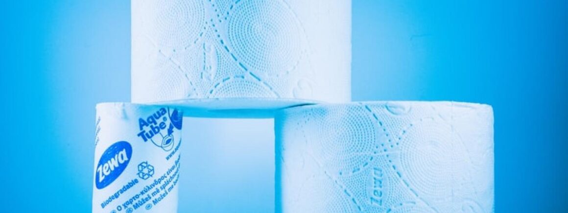 Bienvenue chez Clément : Pourquoi le papier WC est-il souvent rose ?