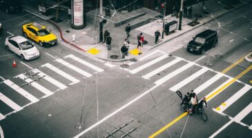 Bienvenue chez Clément : Pourriez-vous repasser le code de la route ?