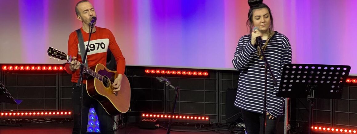 La Grande Soirée des Duos Europe 2 : Hoshi et Calogero nous offrent Un jour au mauvais endroit (VIDEO)