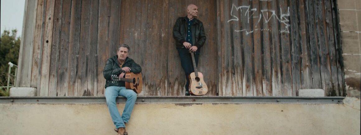 Gaëtan Roussel : découvrez le clip de Je me jette à ton cou aux côtés de Daniel Auteuil (VIDEO)