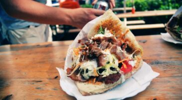 Bienvenue chez Clément : Quelle est la différence entre un kebab et un grec ?