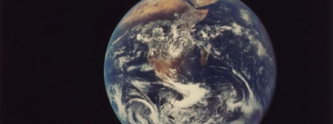 Bienvenue chez Clément : Comment la Terre a t-elle été créée ?