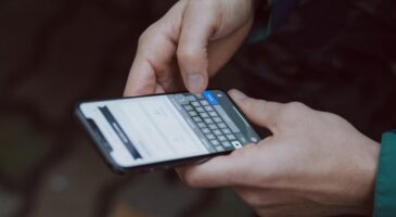 Bienvenue Chez Clément : Oui, la batterie de notre smartphone rythme notre quotidien