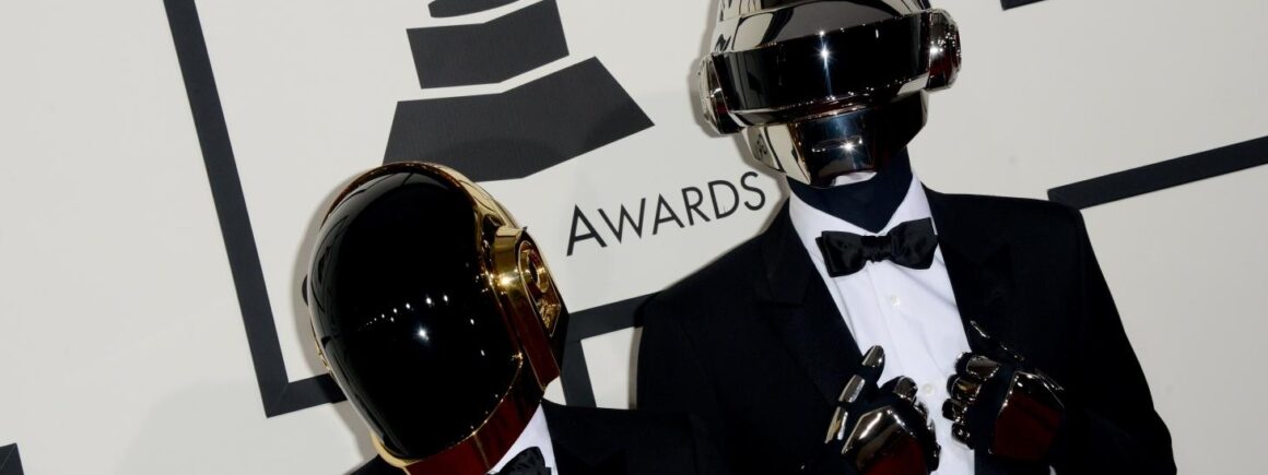 Dans le Téléphone de Manu : Poussez les meubles, on écoute Get Lucky (live aux Grammy Awards)