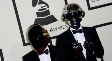 Dans le Téléphone de Manu : Poussez les meubles, on écoute Get Lucky (live aux Grammy Awards)