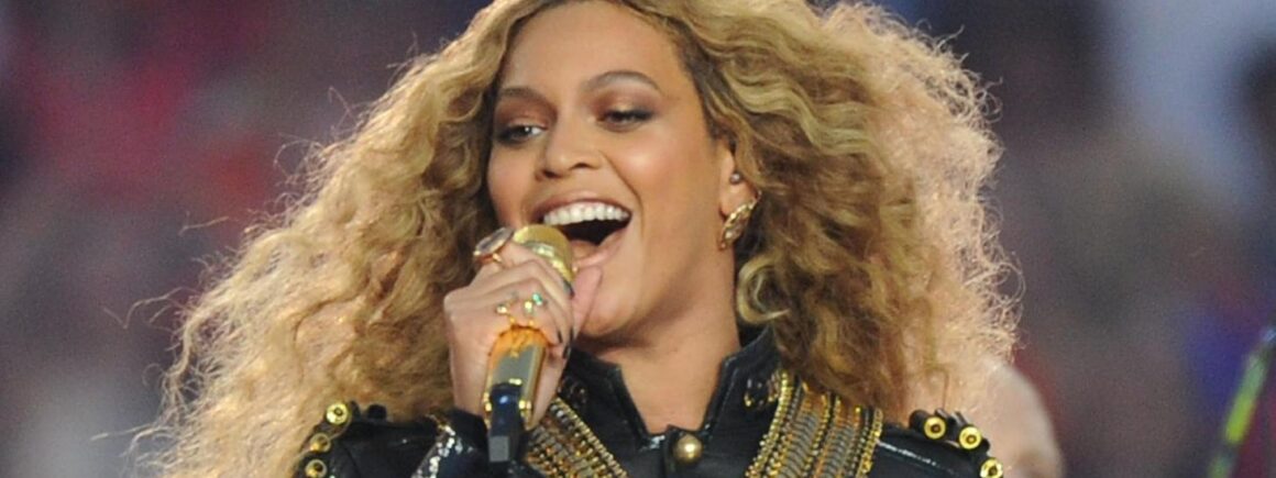 Super Bowl 2016 : Quand la « presque » chute de Beyoncé devient un GIF hilarant !