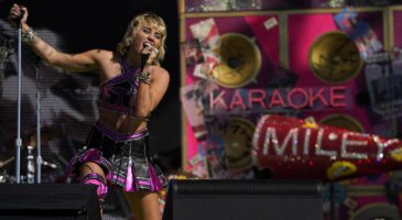 Miley Cyrus invite Billy Idol et Joan Jett pour son show au Superbowl (VIDEO)