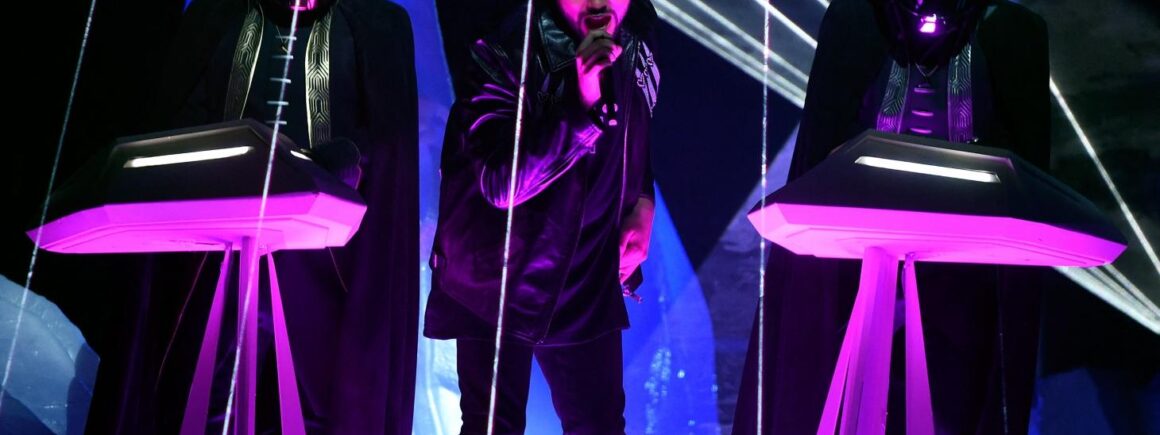 Indochine bat des records avec son dernier album, Daft Punk au Super Bowl et Ariana Grande annonce une nouvelle édition de Positions… Toutes les news musique !