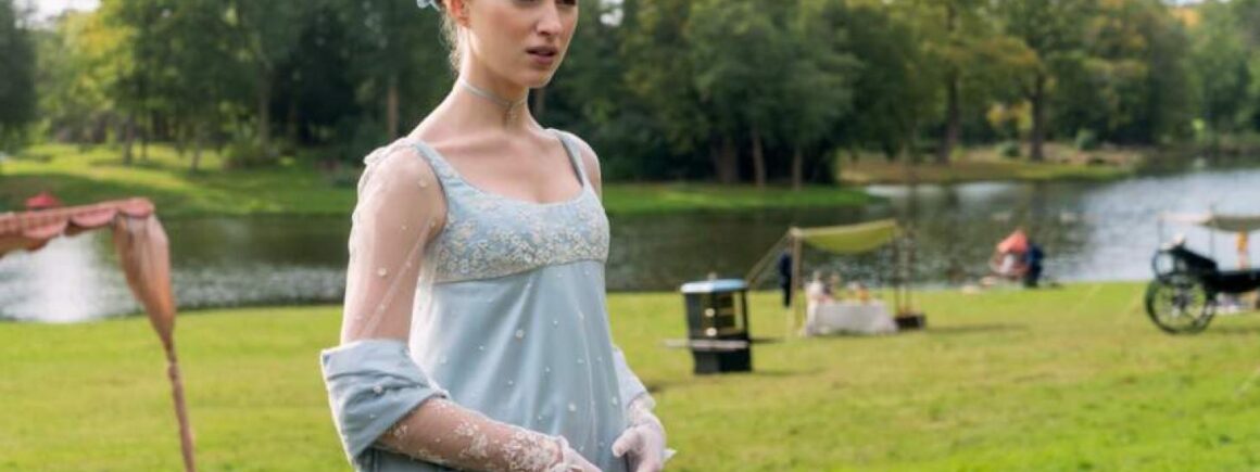 La Chronique des Bridgerton : Phoebe Dynevor (Daphné) parle de cette scène intime très difficile à tourner !