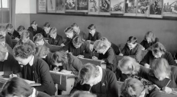 Bienvenue chez Clément : Qui a (vraiment) inventé l'école ?