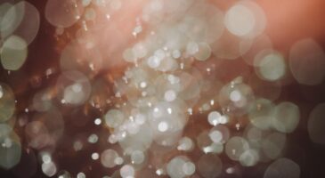 Bienvenue Chez Clément : Pékin souhaite bannir les strip-tease lors des enterrements