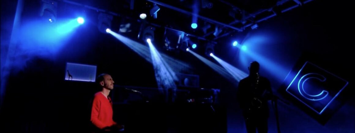 Calogero inteprète Celui d’en bas sur le plateau de C à vous (VIDEO)