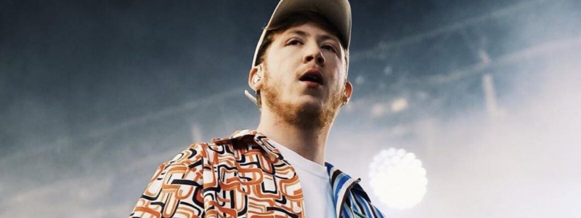 Eddy de Pretto : Son nouveau titre Bateaux-Mouches débarque le 6 janvier !