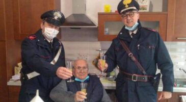 Bienvenue Chez Clément : Seul le soir de Noël, Francesco, 94 ans, a appelé la police pour avoir de la compagnie (PHOTO)