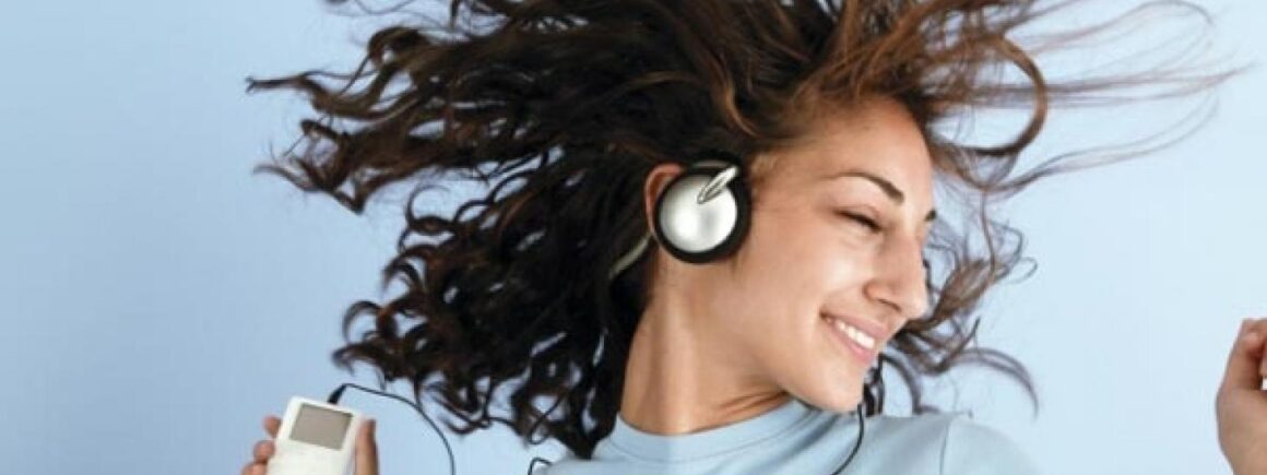 Combien de temps les jeunes écoutent-ils de la musique par jour ?