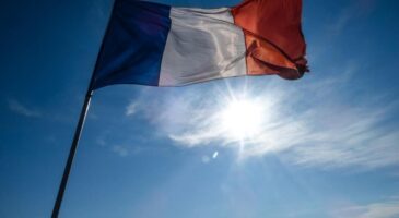 Bienvenue chez Clément : Pourquoi le drapeau français est-il Bleu, Blanc et Rouge ?