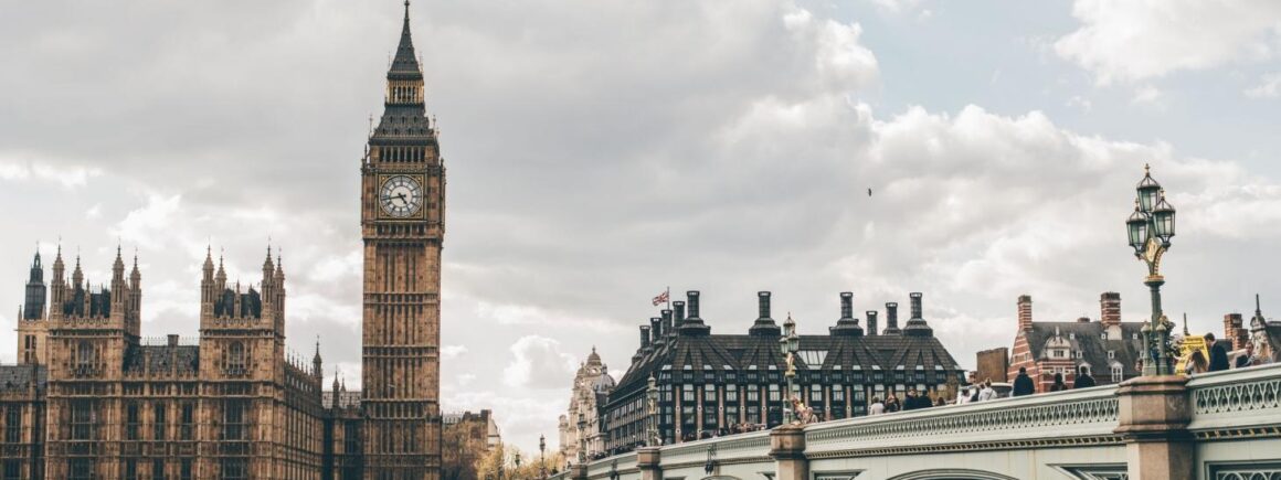 Bienvenue Chez Clément – Afterwork Europe 2 : Au XVIIe siècle à Londres, il était obligatoire pour les écoliers de fumer !