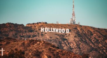 Bienvenue Chez Clément : D'où vient le célèbre panneau Hollywood ?