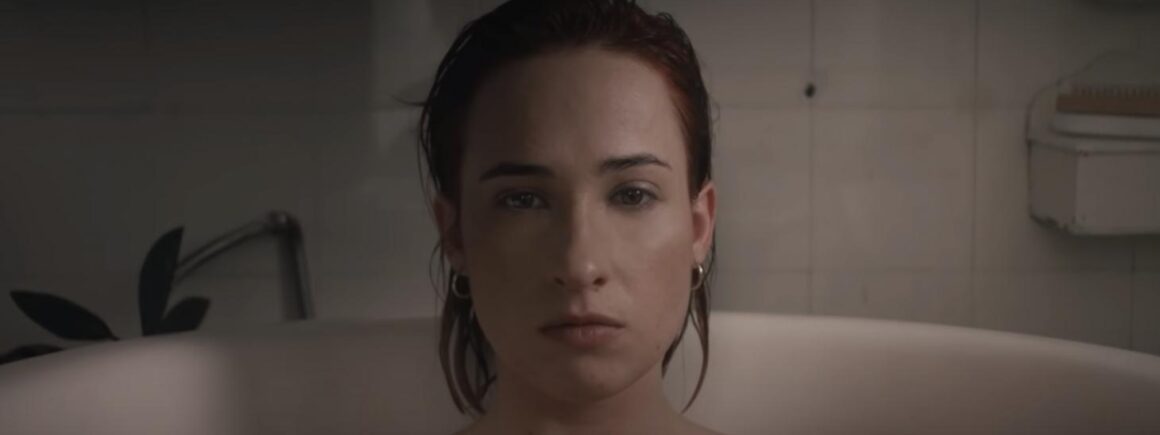 Suzane au bord de la rupture dans le clip de l’appart vide (VIDEO)