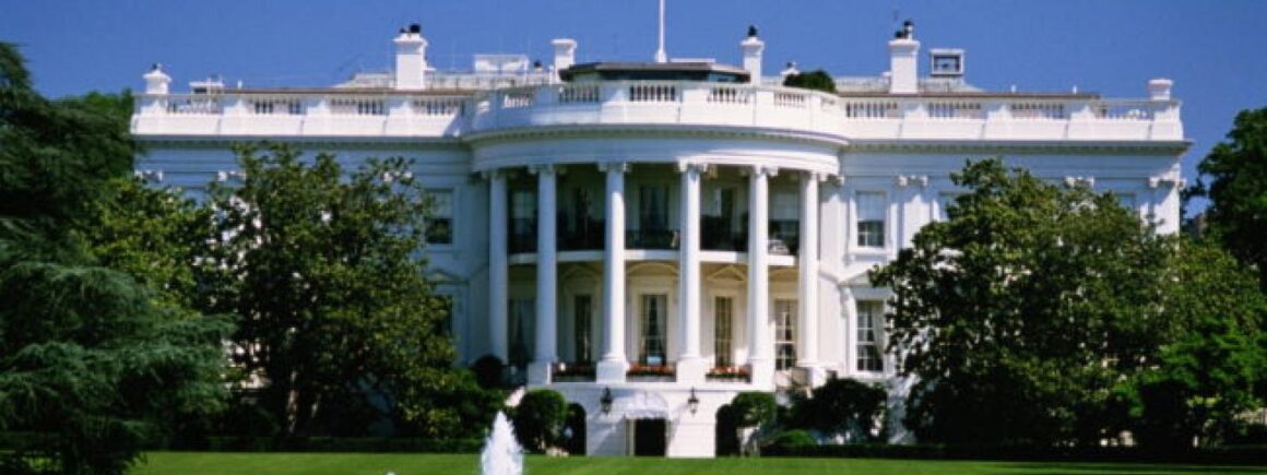 Bienvenue Chez Clément – Afterwork Europe 2 : Un camion de déménagement devant la Maison-Blanche amuse les internautes !