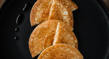 Bienvenue Chez Clément : Découvrez la racrêpe, la recette entre raclette et crêpe ! (VIDEO)