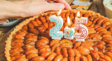 Bienvenue Chez Clément : Il existe désormais des bougies virgule pour célébrer les demi-anniversaires !