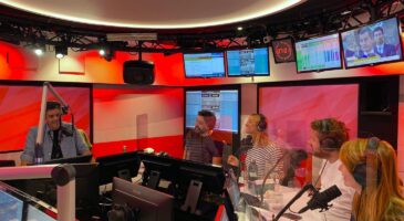 Bienvenue Chez Clément : Manu Payet investit la matinale avec sa playlist vintage !