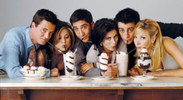 Friends : La scène coupée qui annonçait le couple de Chandler et Monica