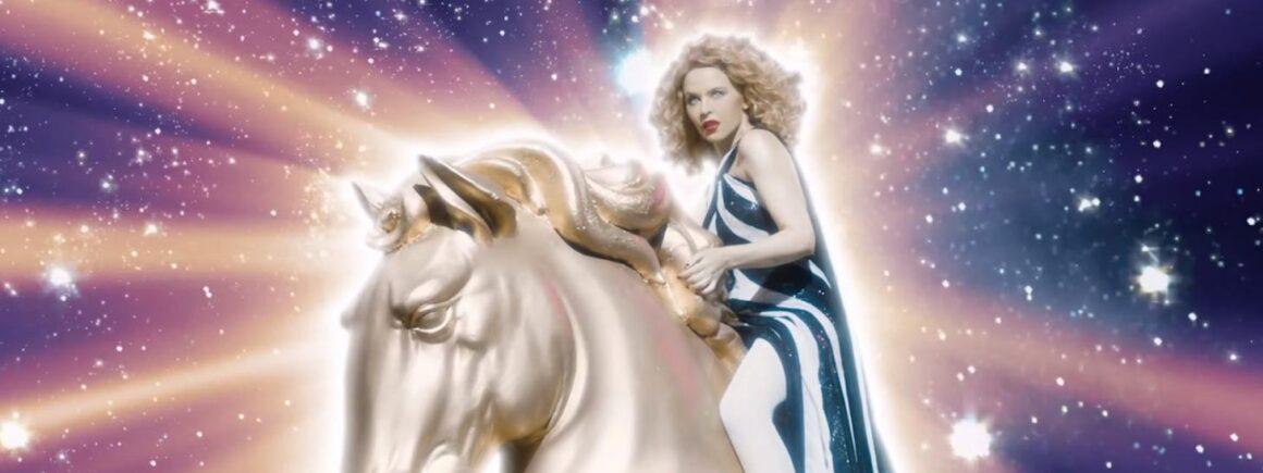 Kylie Minogue nous éblouit avec le clip Disco de Say Something (VIDEO)