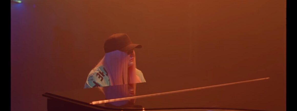 Can&rsquo;t Be Happy All the Time, le nouveau clip de Tones and I (VIDEO)