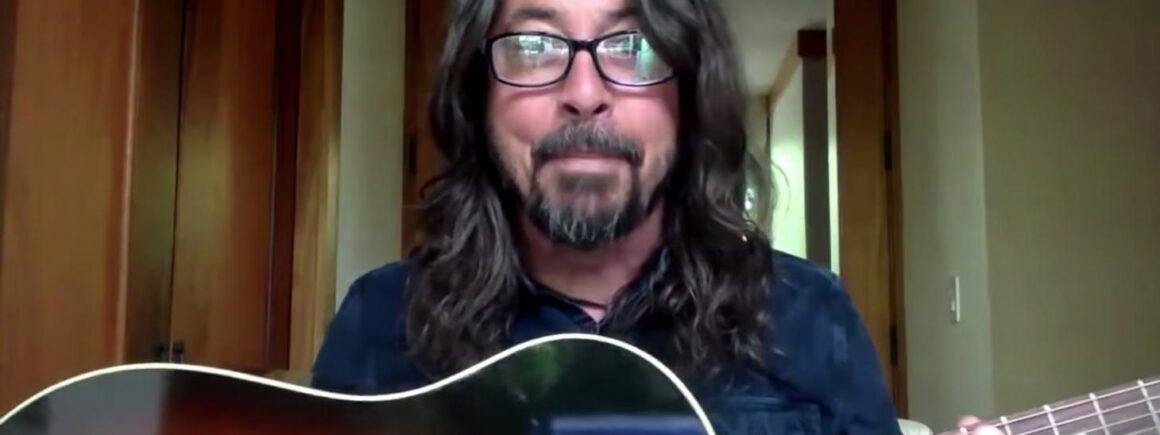 Live Réseaux Sociaux : Dave Grohl des Foo Fighters chante pour un infirmier fan de lui (VIDEO)
