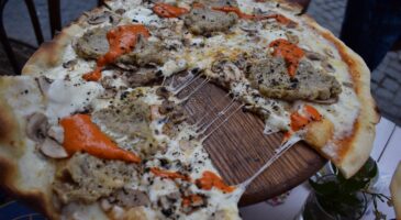 La Matinale Europe 2 : La demande de fromage râpé augmente et il faut du personnel !