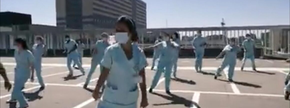 Ils dansent sur les toits d&rsquo;un hôpital pour encourager le confinement (VIDEO)