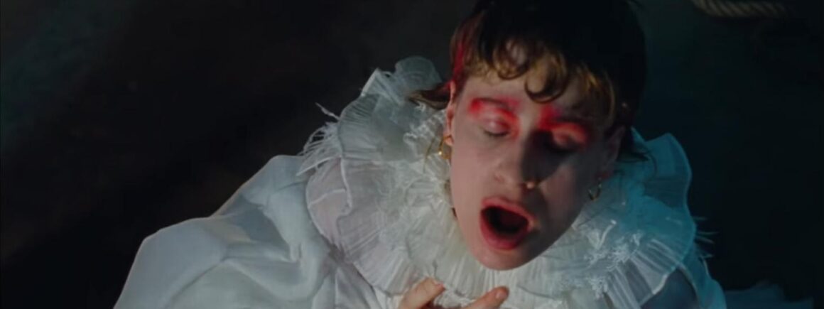 Christine and The Queens : Regardez le clip de I disappear in your arms (VIDEO)
