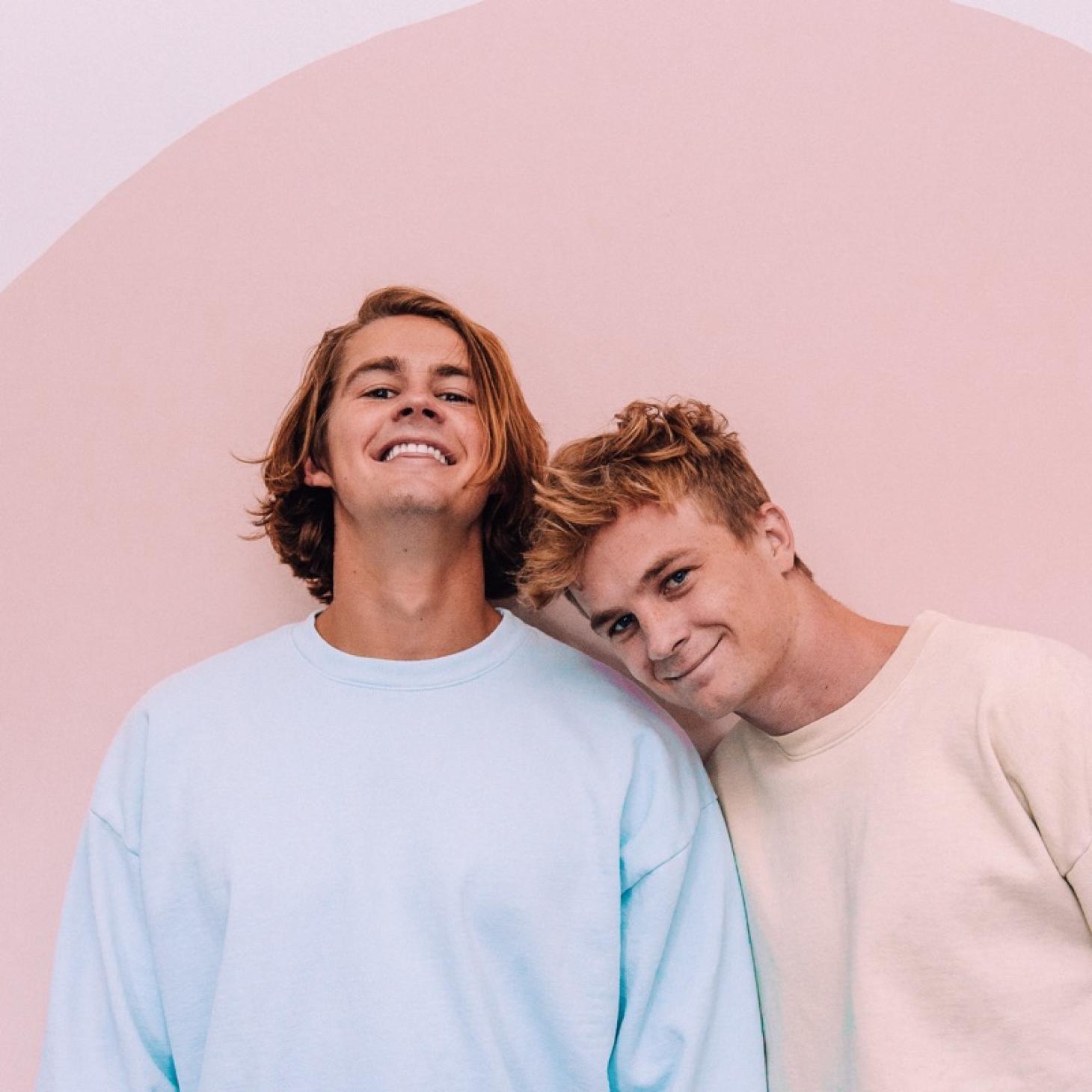 Surfaces, focus sur le duo qui signe Sunday Best