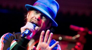 Jamiroquai : Regardez sa reprise hilarante du titre Let's Dance de David Bowie (VIDEO)