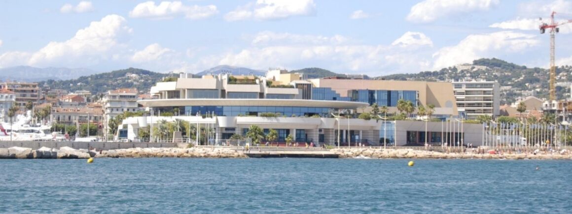 Bienvenue Chez Clément – Afterwork Europe 2 : Cannes ouvre le Palais des Festivals pour les SDF