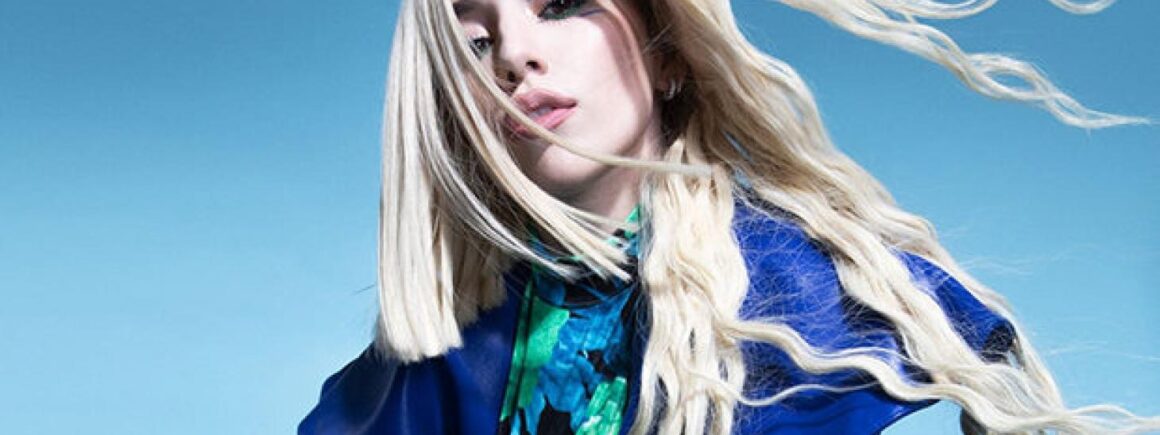 Ava Max dévoile le clip de Kings & Queens (VIDEO)