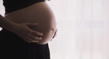 La Matinale Europe 2 : Elle tombe enceinte deux fois... à deux mois d'intervalle !