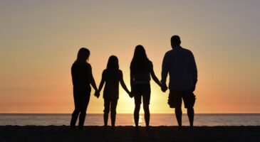 La Matinale Europe 2 : Ils partent en vacances sans leurs enfants... mais avec le modem internet