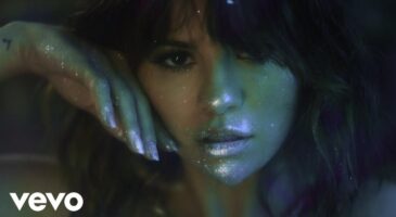 Selena Gomez dévoile le clip coloré de Rare (VIDEO)