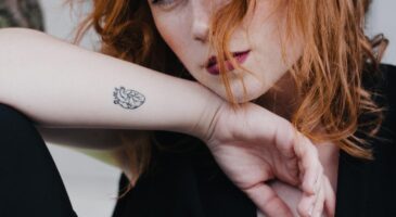 La Matinale Europe 2 : Ils demandent le même tatouage "mon amour" en japonais... mais le résultat n'a rien à voir
