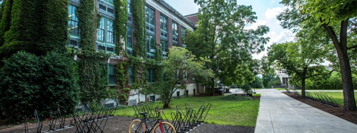 Bienvenue Chez Clément – Afterwork Europe 2 : La nouvelle tendance dans les salles de classe ? Le vélo de bureau !